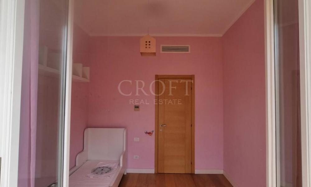 img in gallery