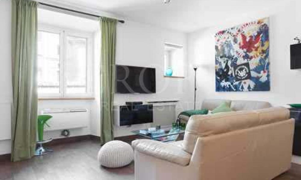 img in gallery