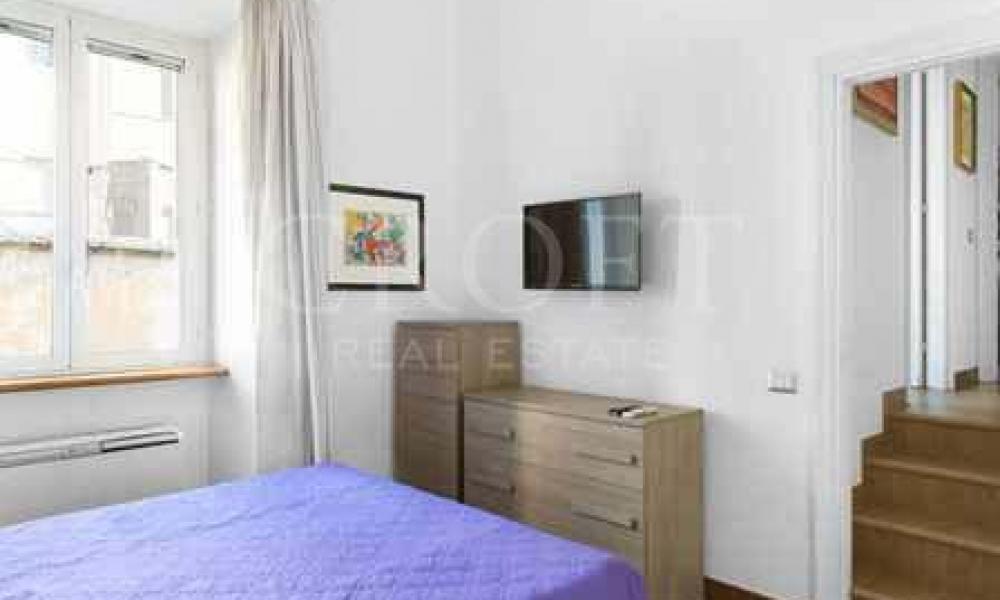 img in gallery