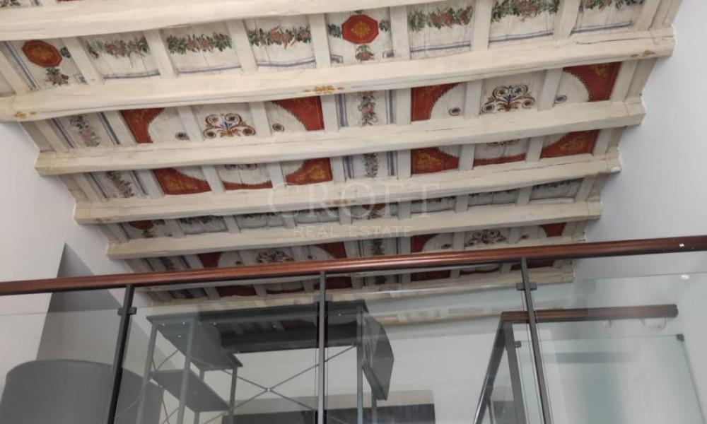 img in gallery