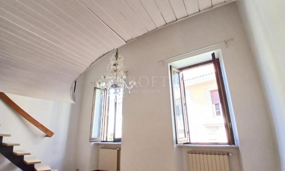 img in gallery
