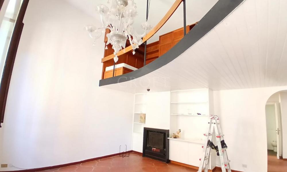 img in gallery