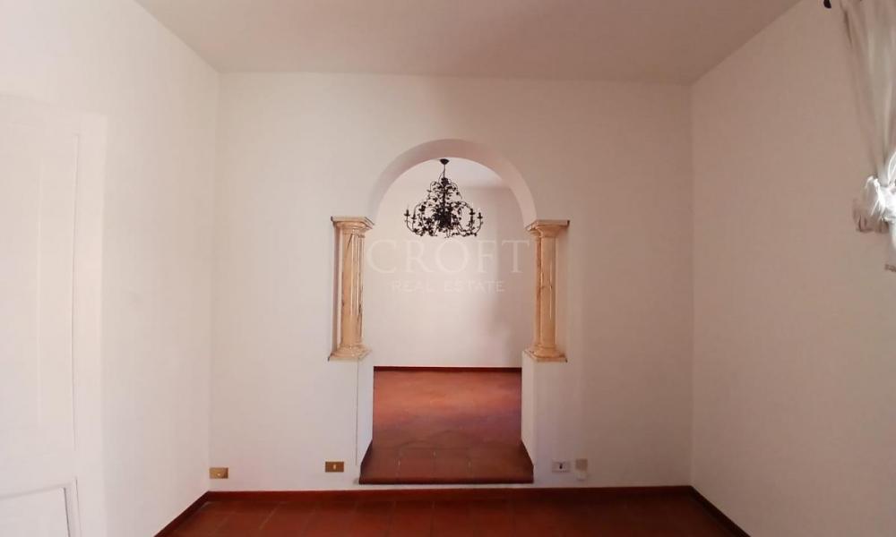 img in gallery