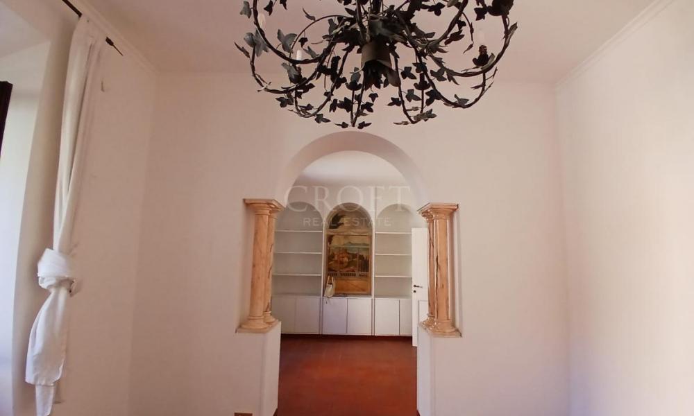 img in gallery