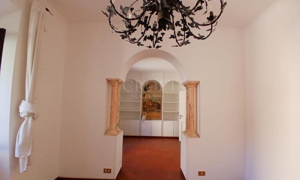 img in gallery