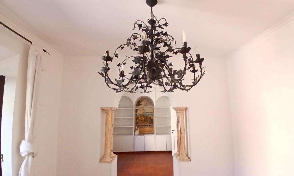 img in gallery