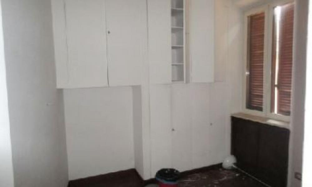 img in gallery
