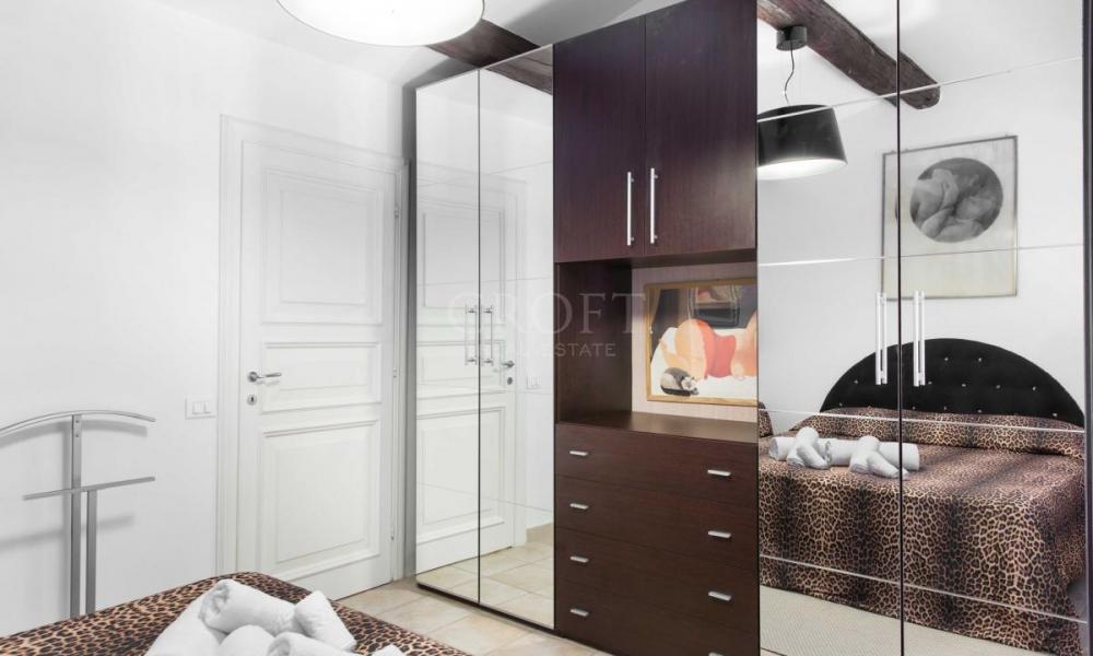 img in gallery