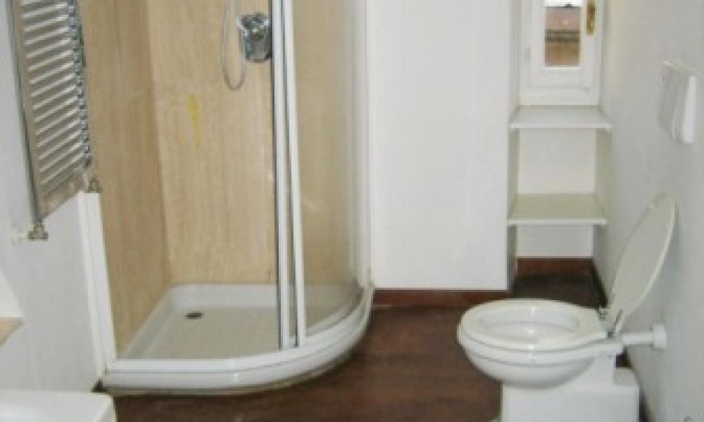 img in gallery
