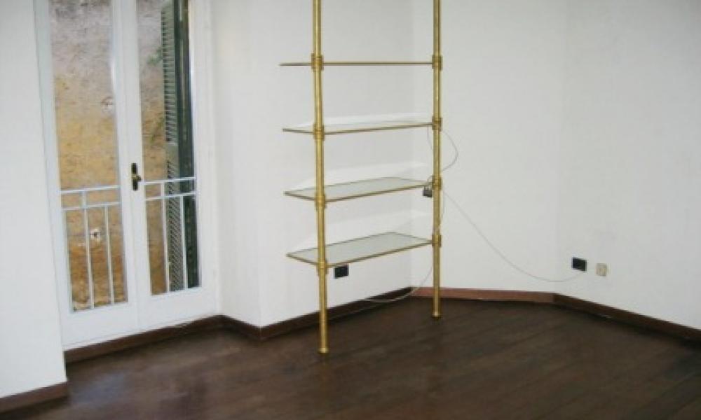 img in gallery
