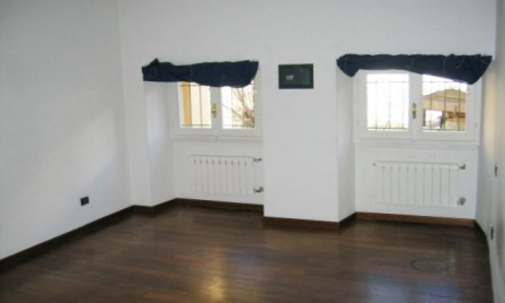 img in gallery