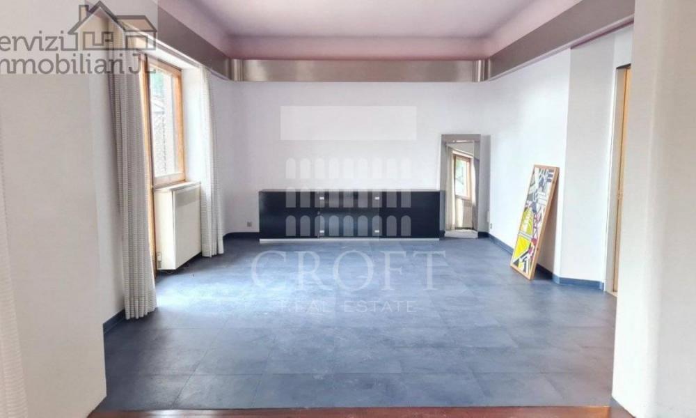 img in gallery