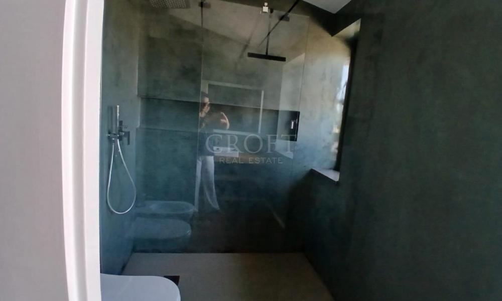 img in gallery