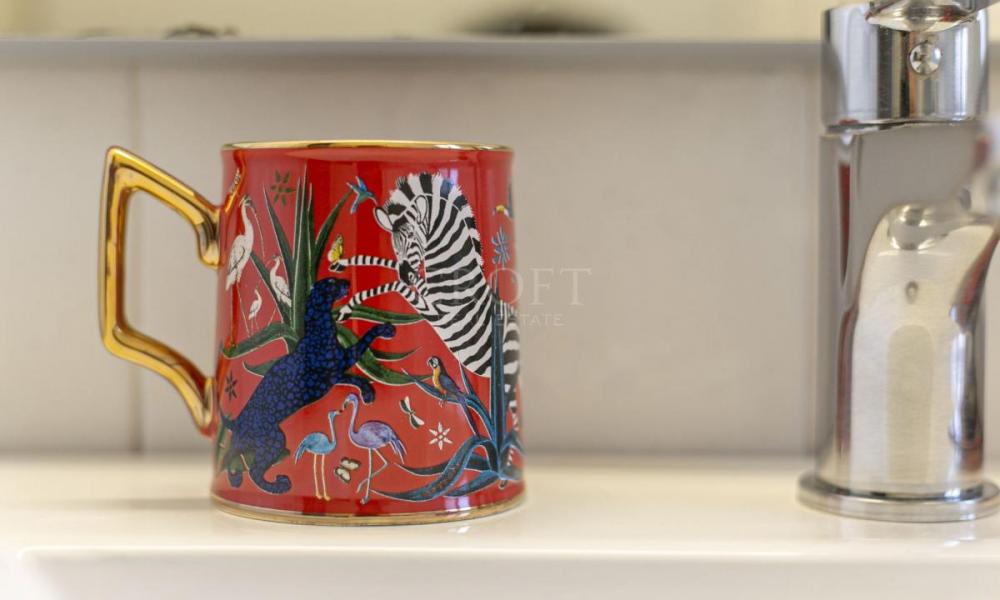 img in gallery