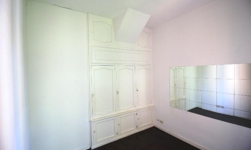 img in gallery