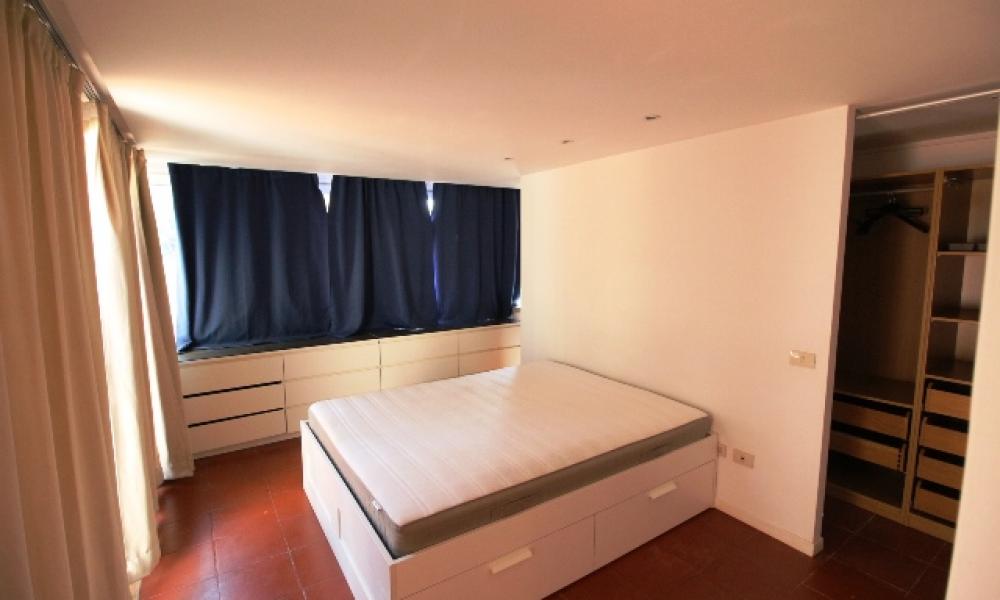 img in gallery