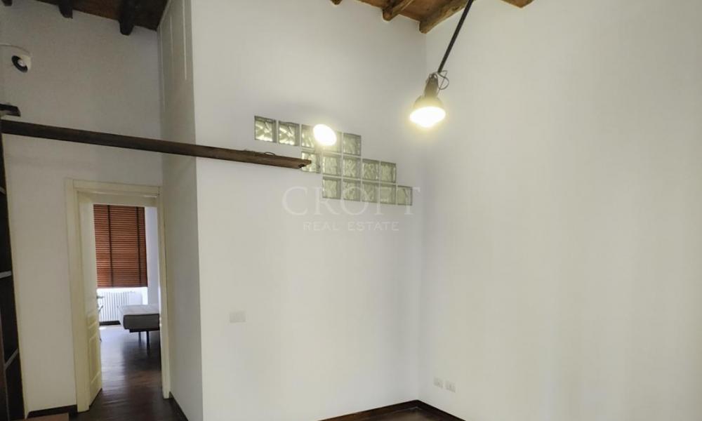 img in gallery