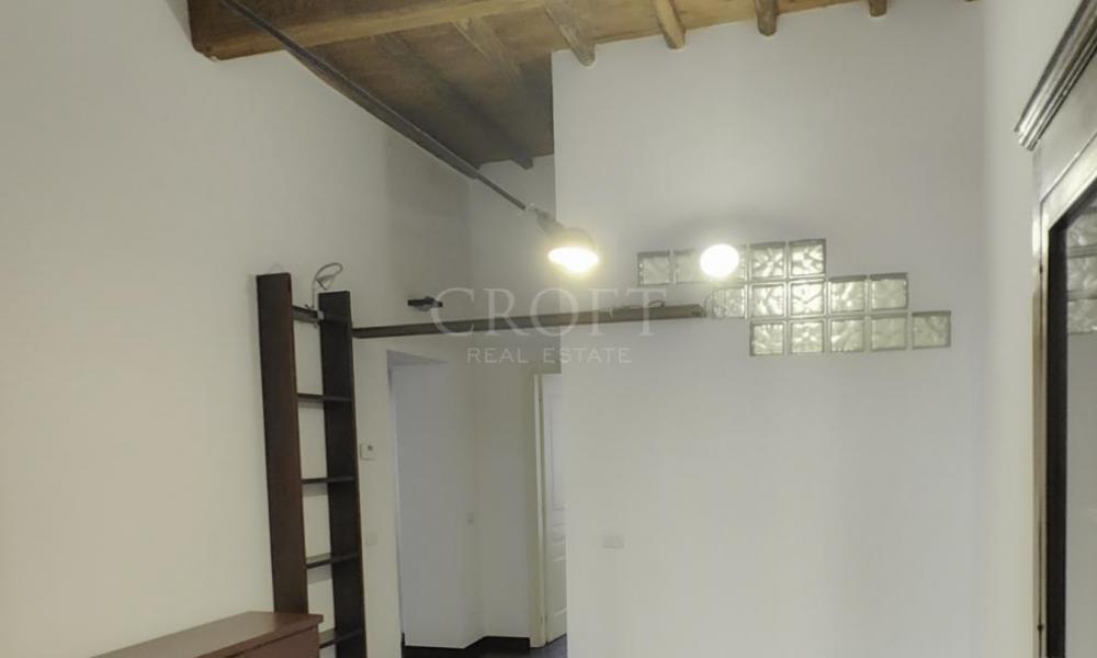 img in gallery