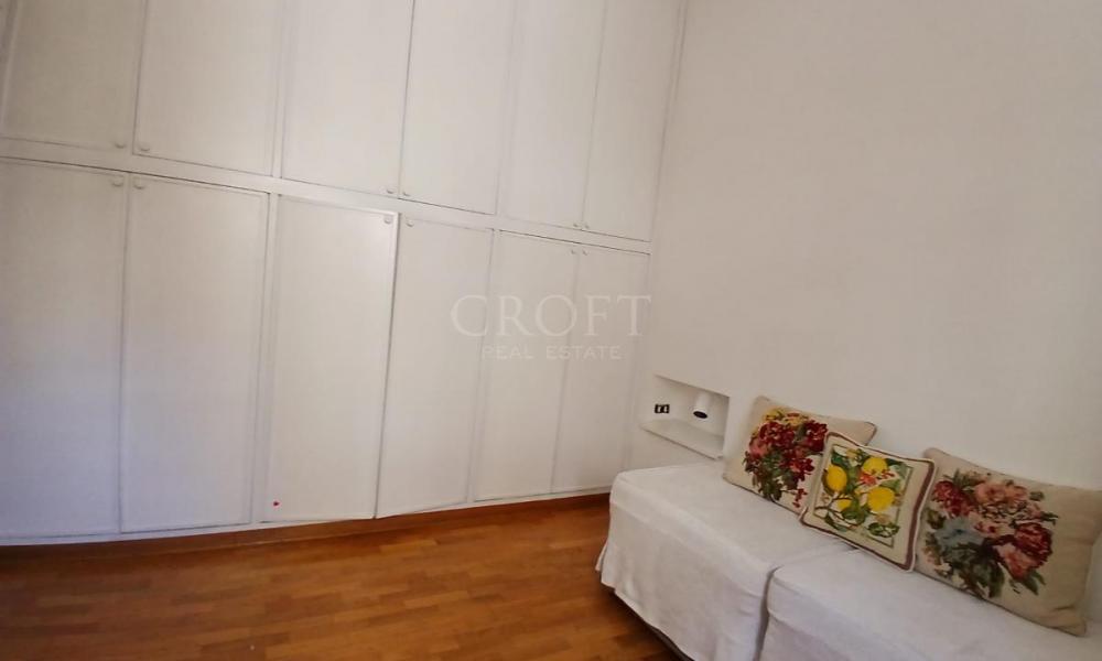 img in gallery