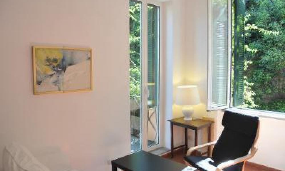 img in gallery