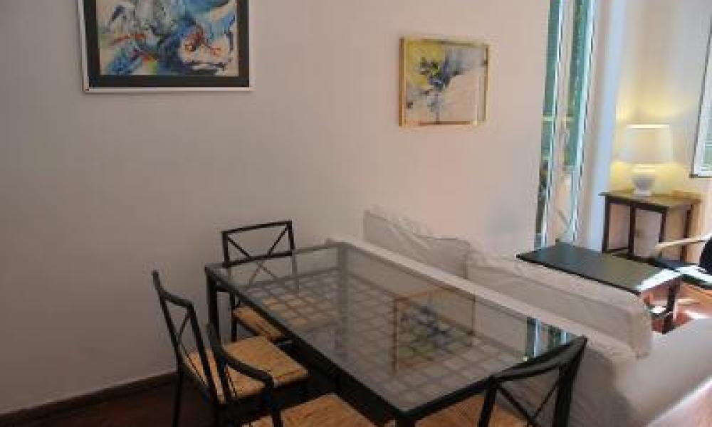 img in gallery