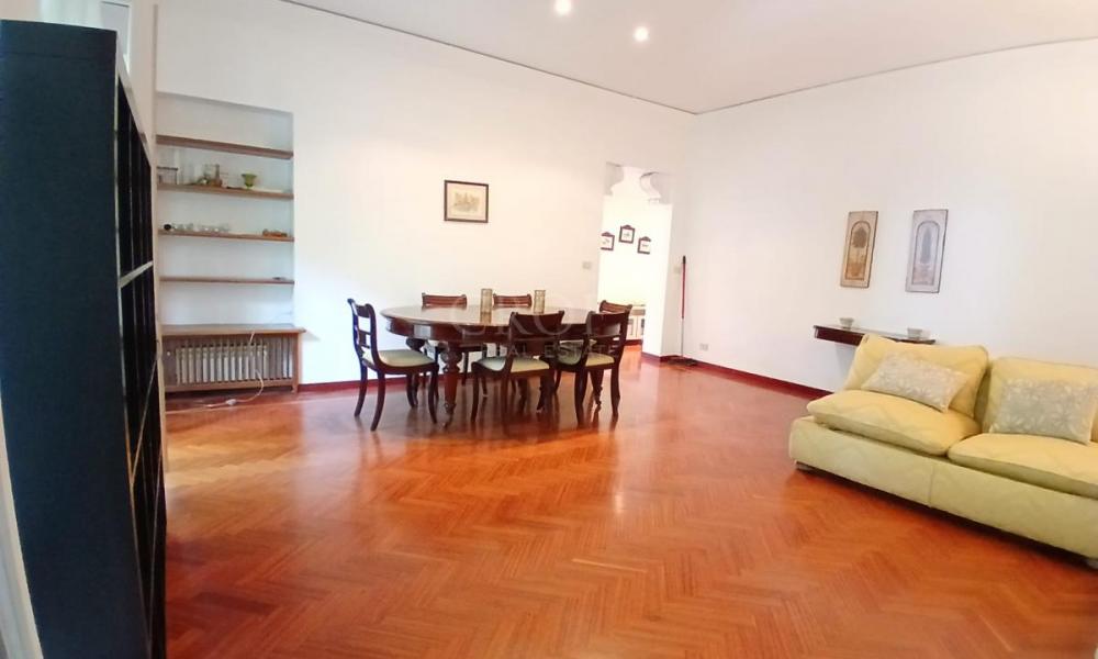 img in gallery