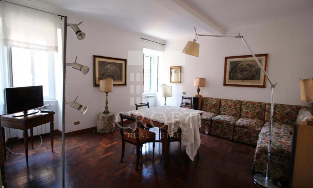 img in gallery