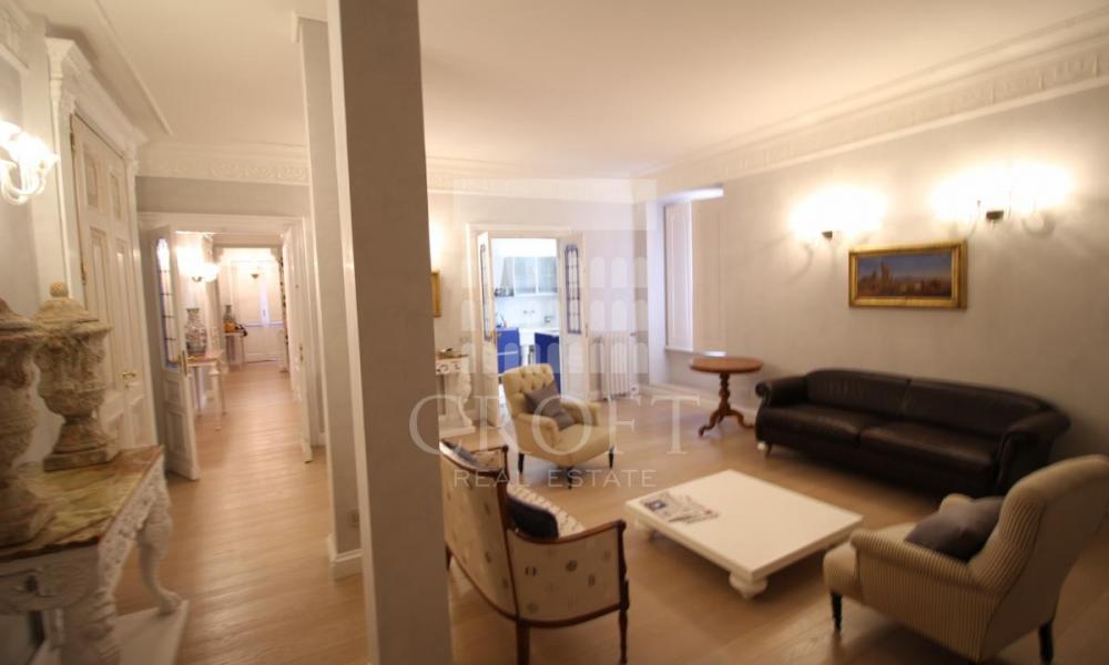 img in gallery
