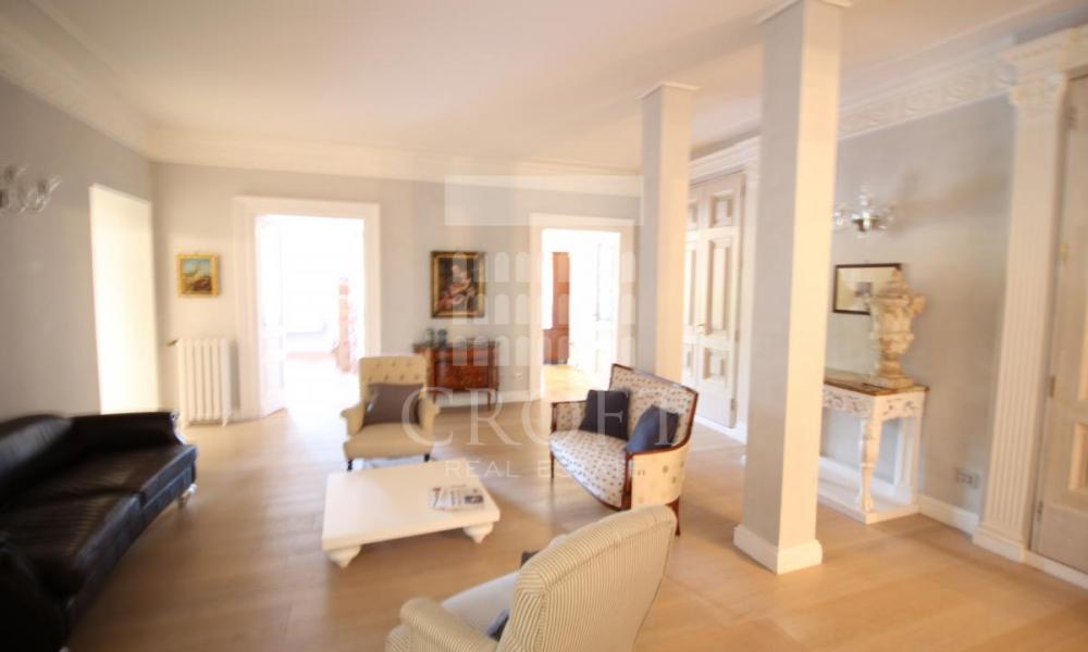 img in gallery