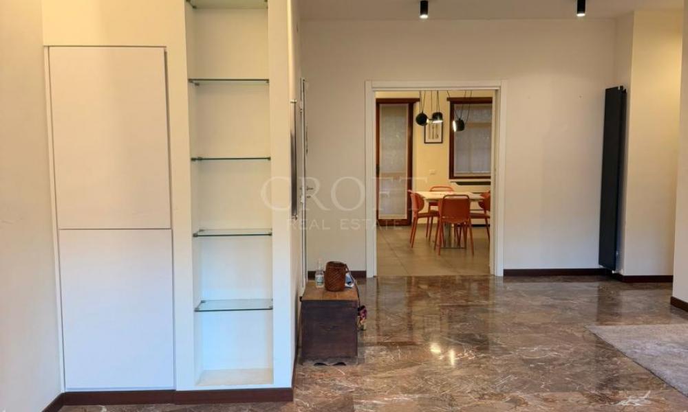 img in gallery