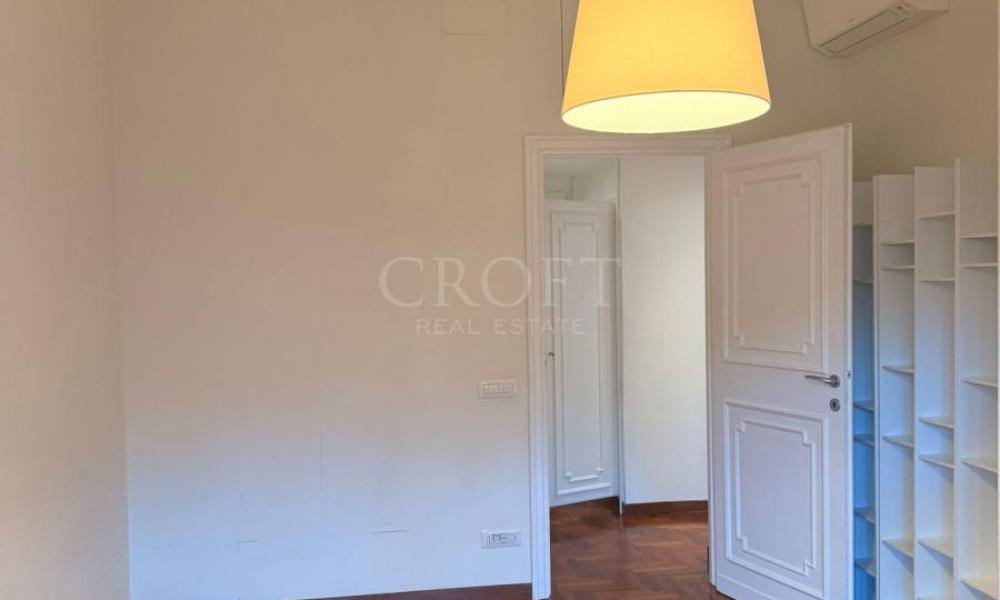 img in gallery