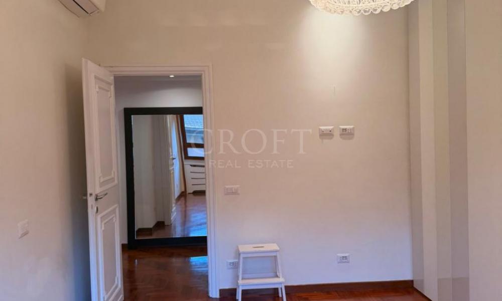 img in gallery