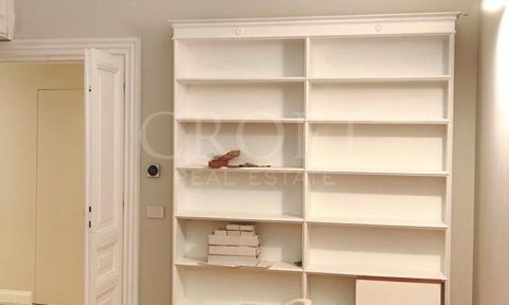 img in gallery