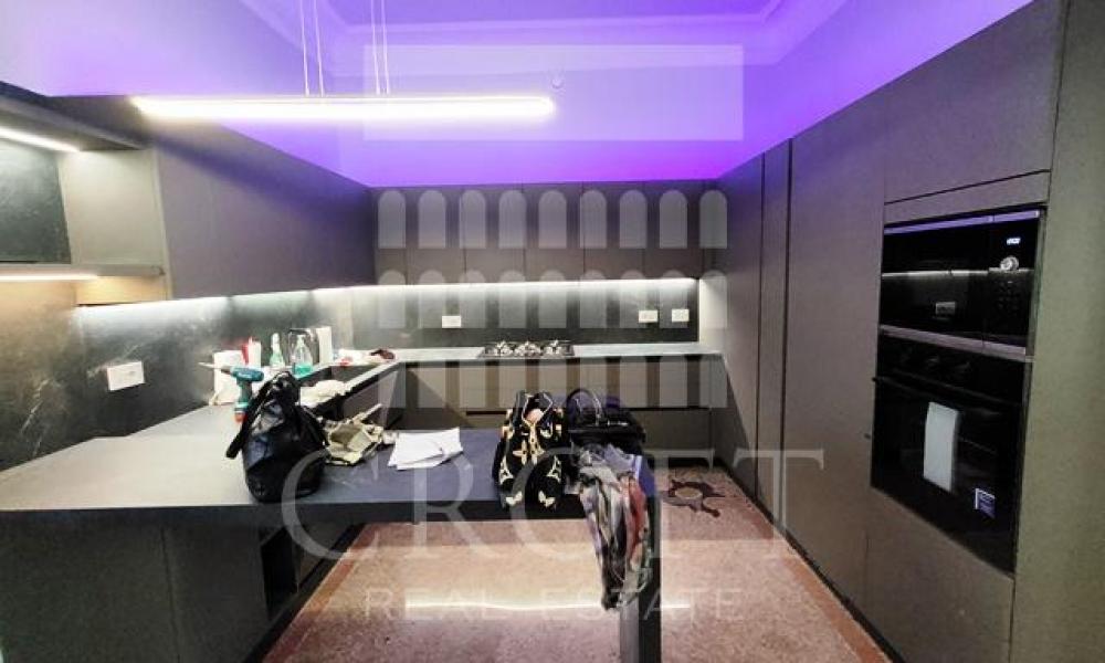 img in gallery