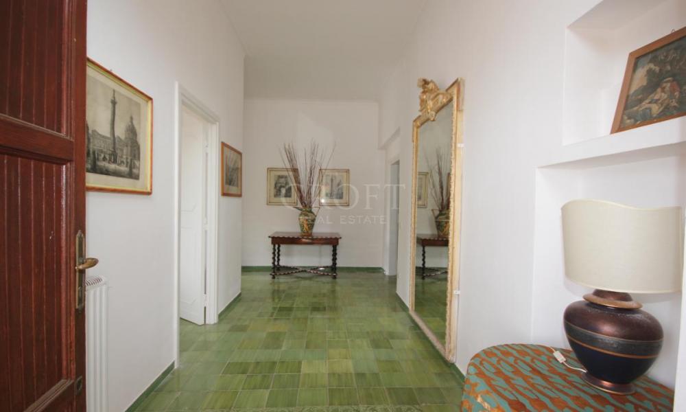 img in gallery