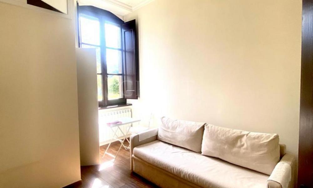 img in gallery