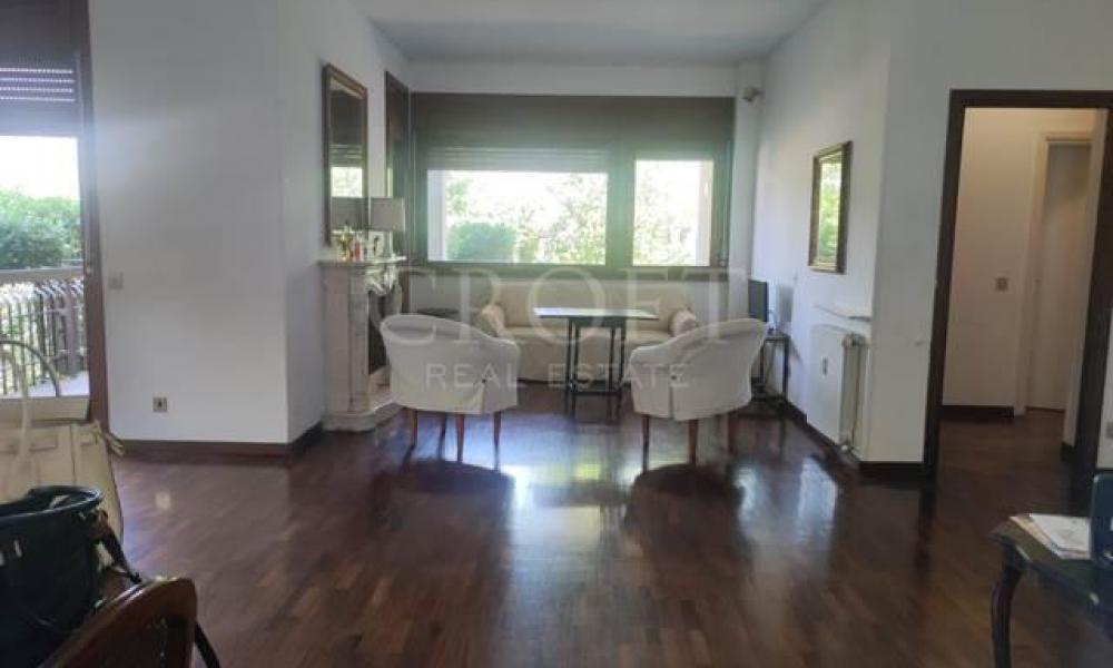 img in gallery
