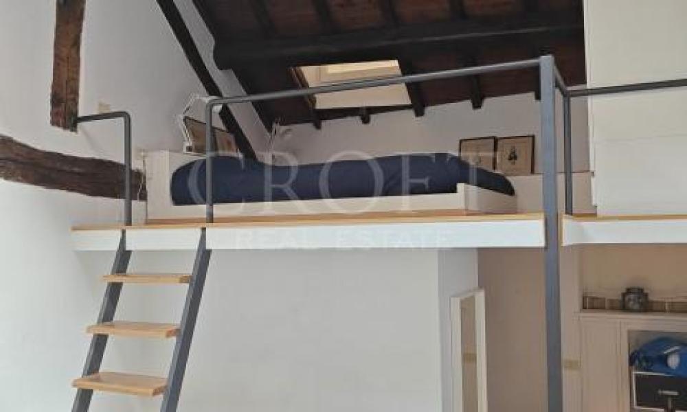 img in gallery