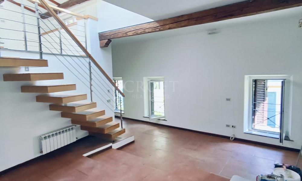 img in gallery