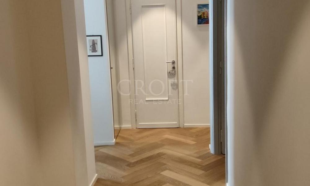 img in gallery