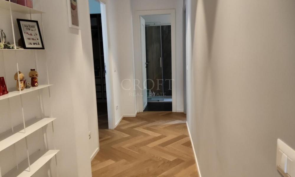 img in gallery