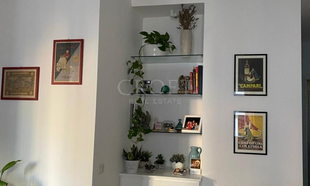 img in gallery