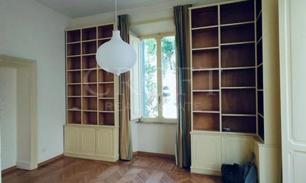 img in gallery