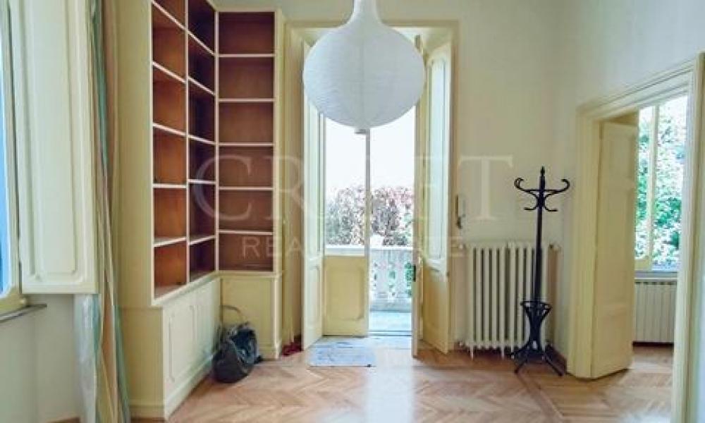 img in gallery