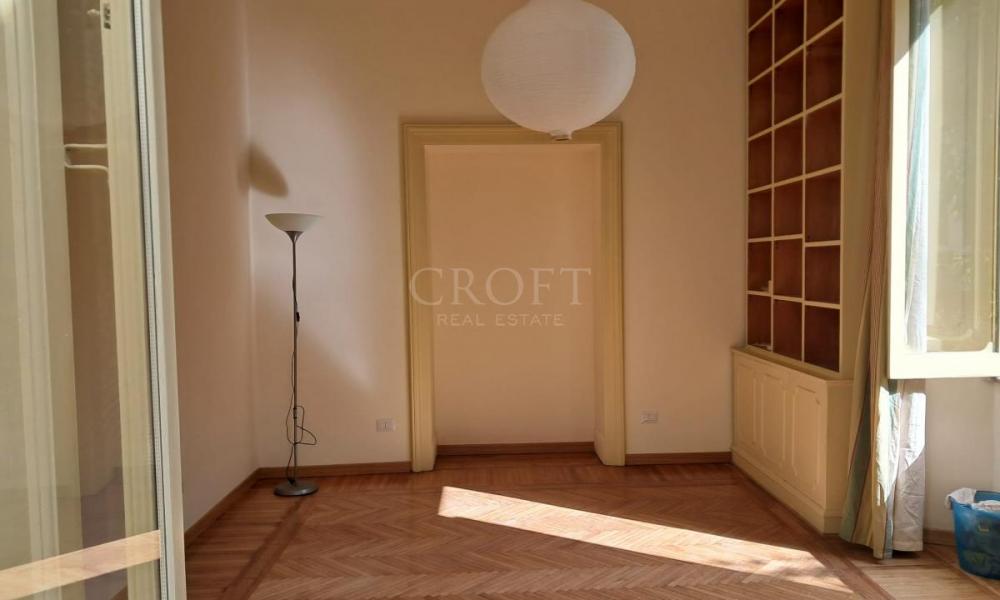 img in gallery