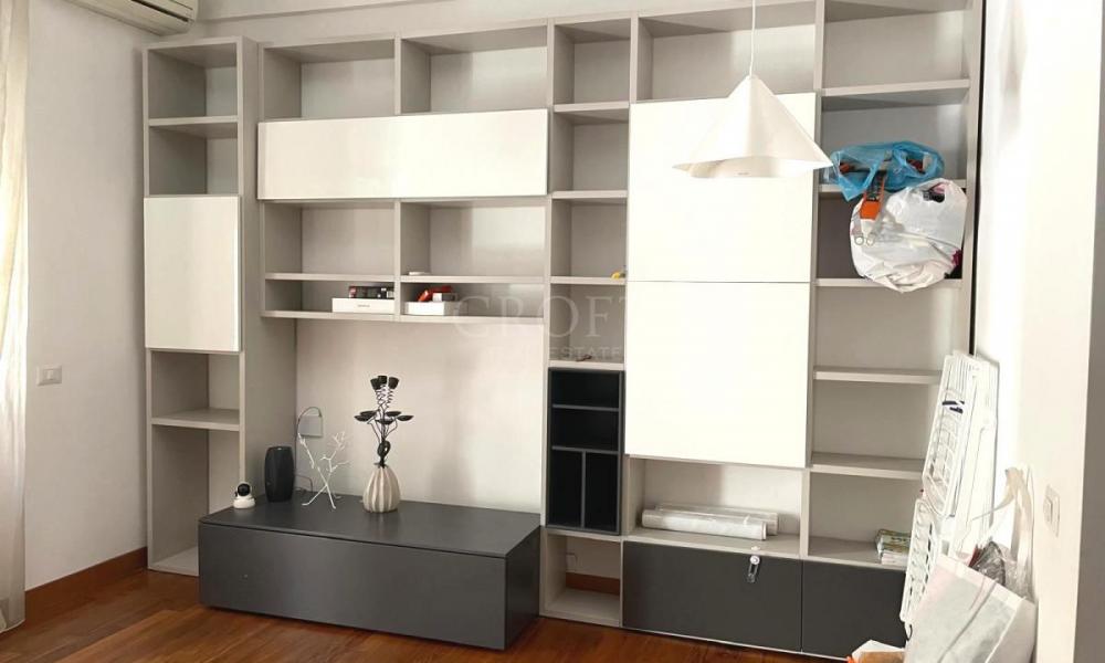 img in gallery