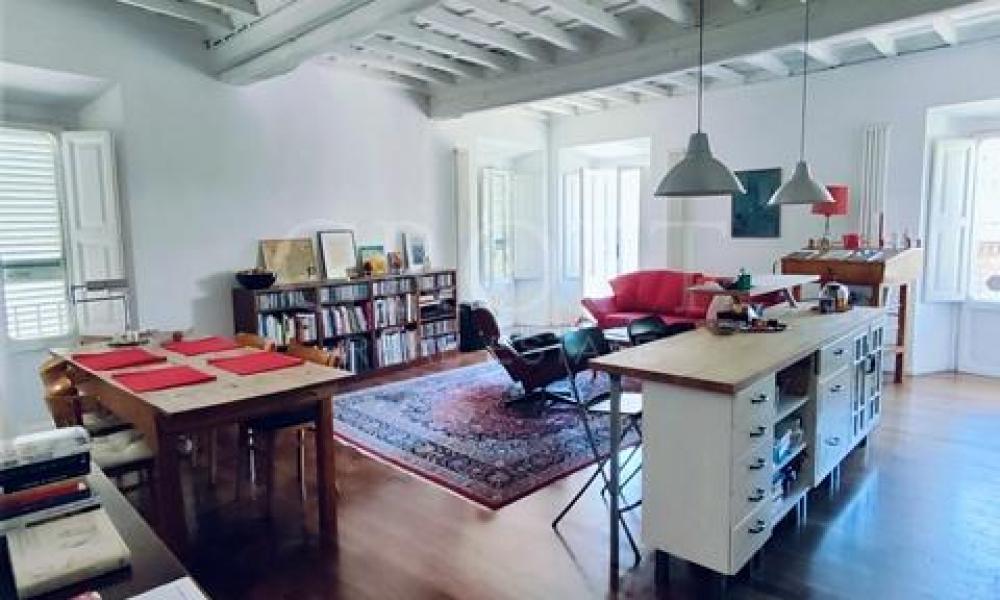 img in gallery