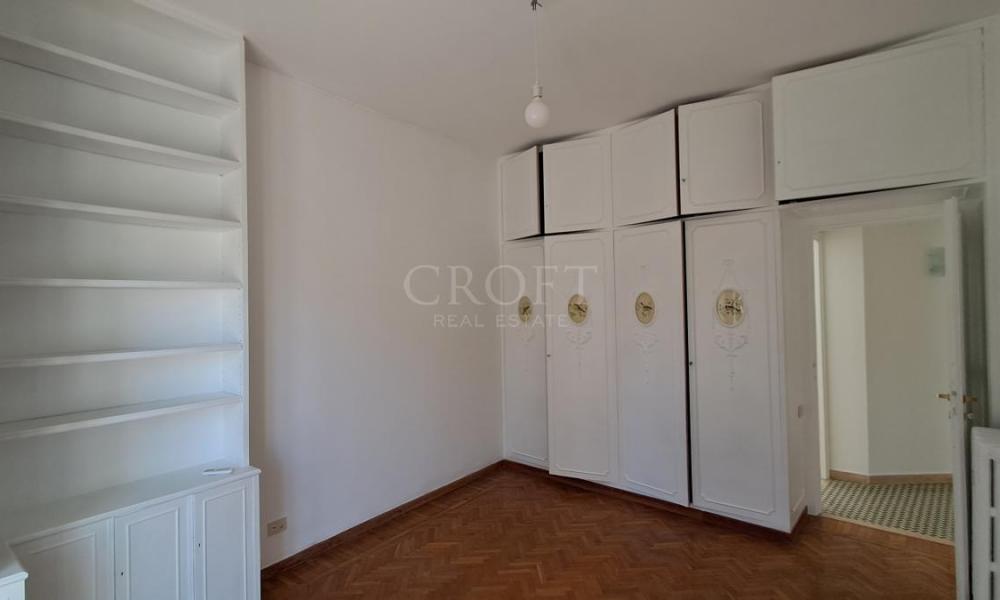 img in gallery