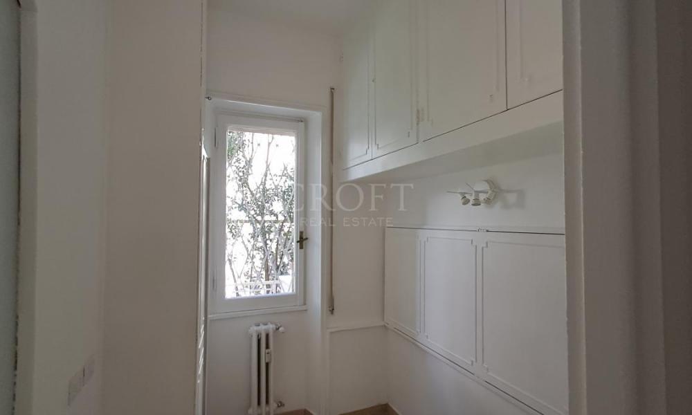 img in gallery