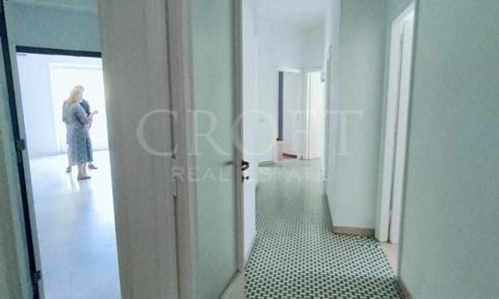 img in gallery